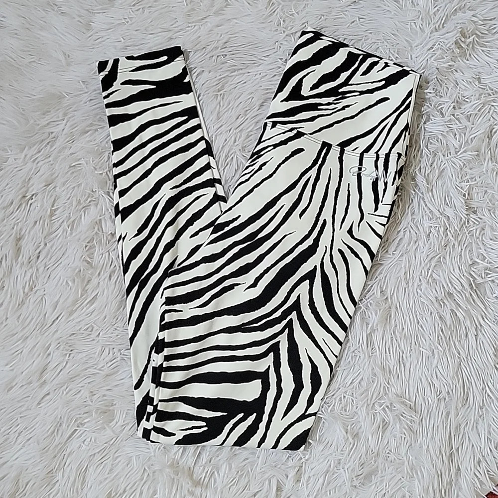 💥 NWOT Beautiful Zebra Print Set 💥 - Picture 4 of 17